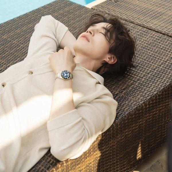 The most loved look of Lee Dongwook today