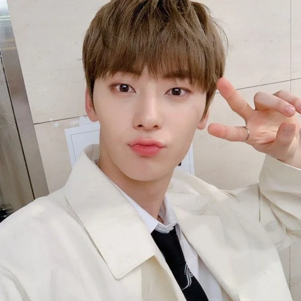 The most loved look of Hwang Minhyun today