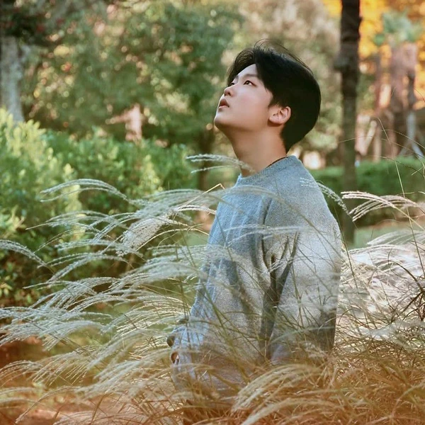 Popular photo full of fans’ love for Park Sungon