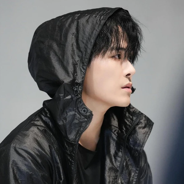 Popular photo full of fans’ love for Hoya