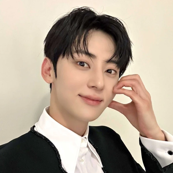 今天最受喜愛的黃旼炫模樣