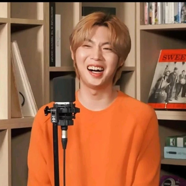 Popular photo full of fans’ love for Son Taejin