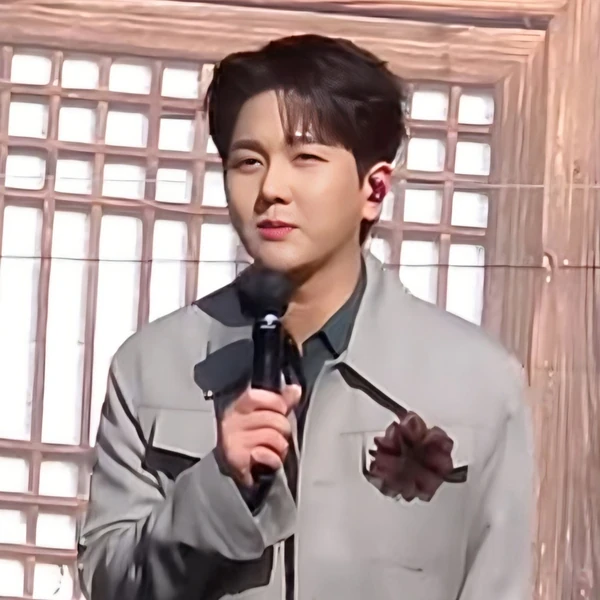 Popular photo full of fans’ love for Kim Soochan