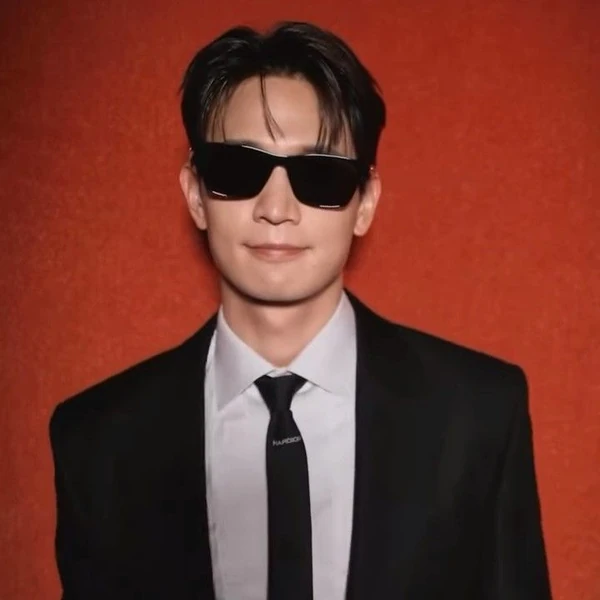 The most loved look of Choi Minho today