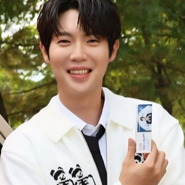 The most loved look of Son Taejin today