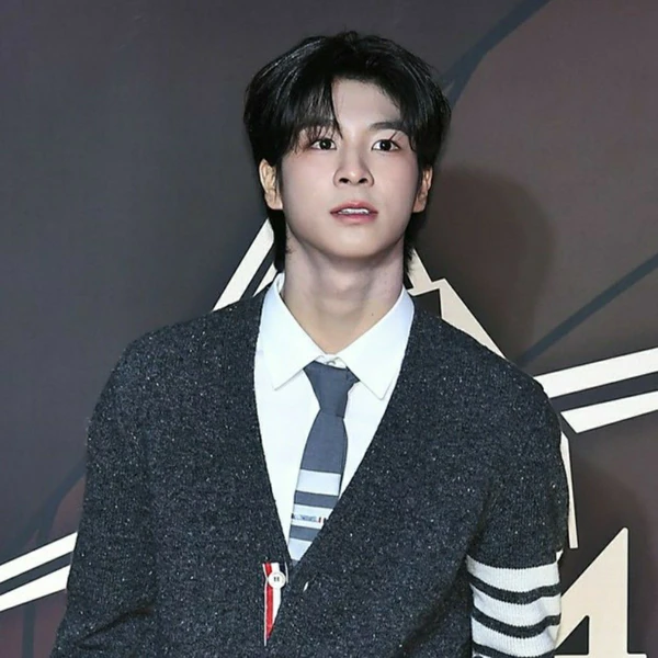 The most loved look of Jeong Dongwon today