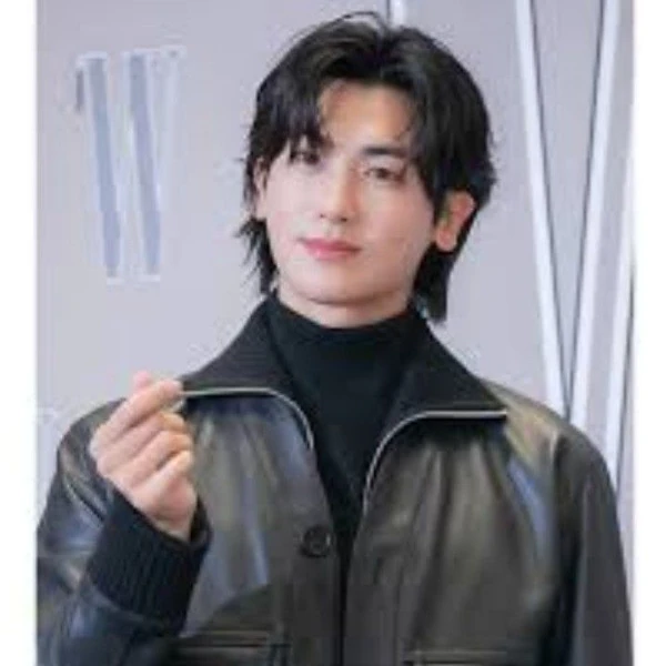 The most loved look of Park Hyungsik today