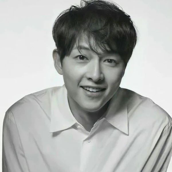 Popular photo full of fans’ love for Song Joongki