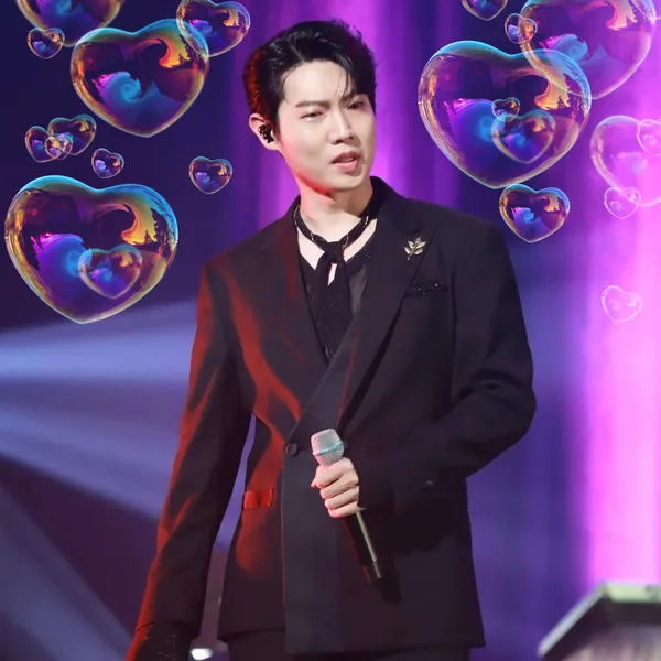 Popular photo full of fans’ love for Son Taejin