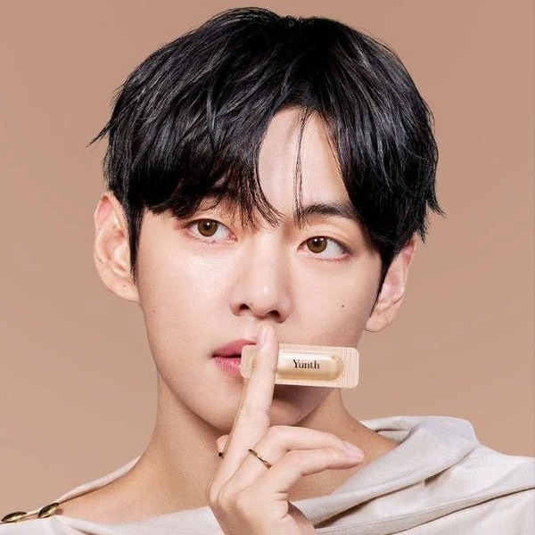 Top moment of Kim Taehyung (V) chosen by fans