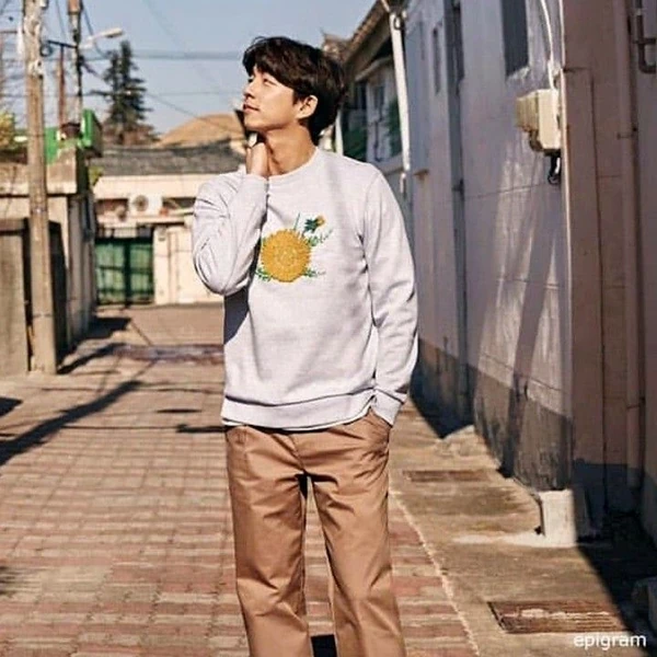 Popular photo full of fans’ love for Gong Yoo