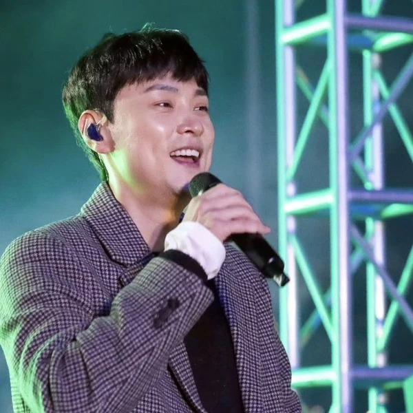 今天最受喜愛的閔庚勳模樣