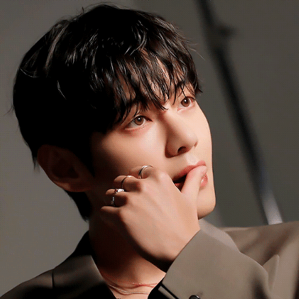 Top moment of Kim Taehyung (V) chosen by fans