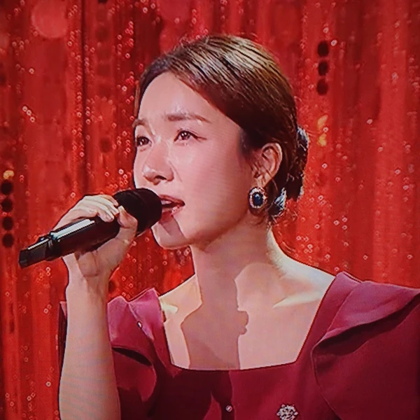 Popular photo full of fans’ love for Ryu Wonjung