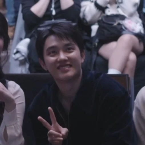 Foto populer Doh Kyungsoo (D.O.) yang penuh cinta dari penggemar