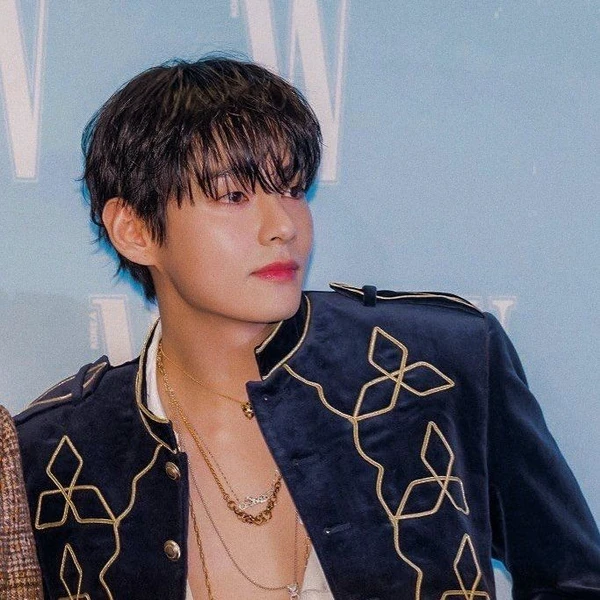 Top moment of Kim Taehyung (V) chosen by fans