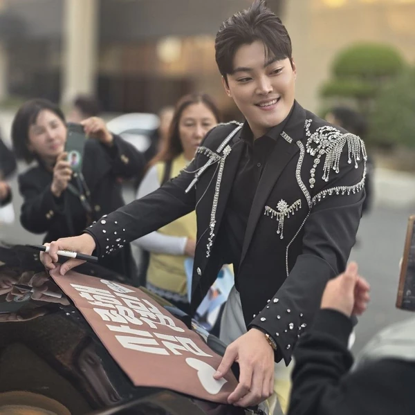 Popular photo full of fans’ love for Kim Kyungmin