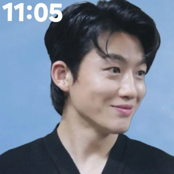 Popular photo full of fans’ love for Shin Seungtae