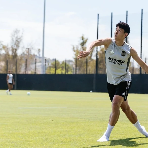 Son Heungmin社群中最受歡迎的橫幅貼文