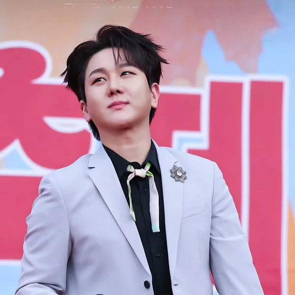 Popular photo full of fans’ love for Kim Soochan