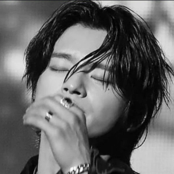 The most loved look of Seo Inguk today