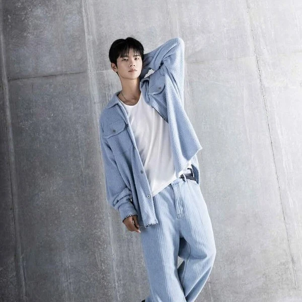 今天最受喜愛的徐仁國模樣