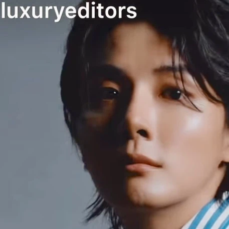 充滿粉絲愛的尹施允人氣照片