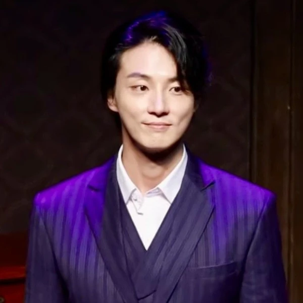 充滿粉絲愛的尹施允人氣照片