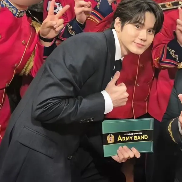 充满粉丝爱意的邕圣祐人气照片