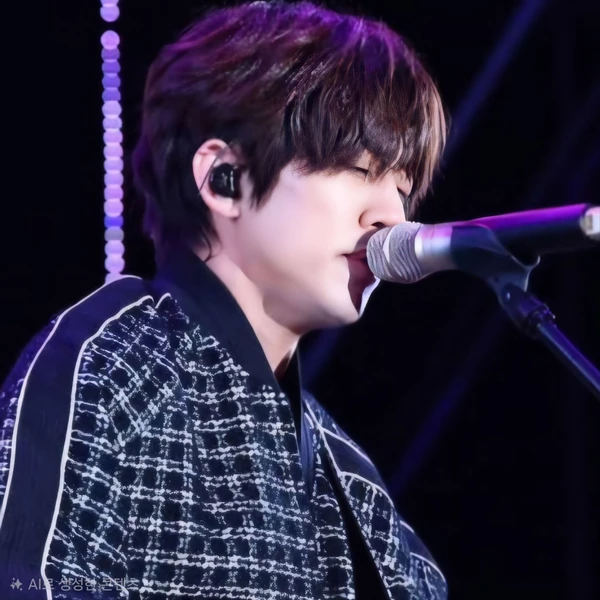 今天最受喜愛的李承允模樣