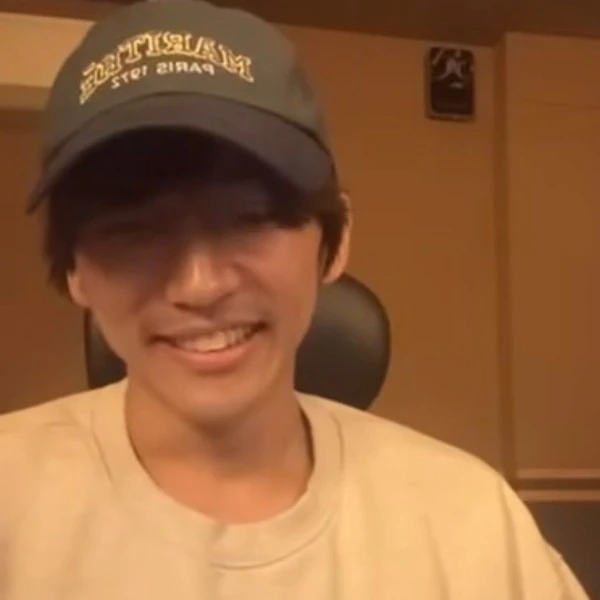 今天最受喜愛的李承允模樣