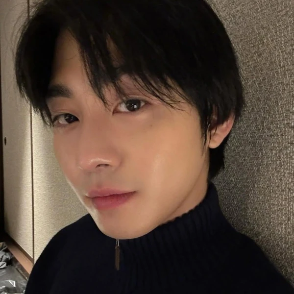 Foto populer Ahn Hyoseop yang penuh cinta dari penggemar