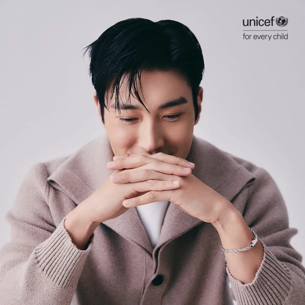 The most loved look of Choi Siwon today