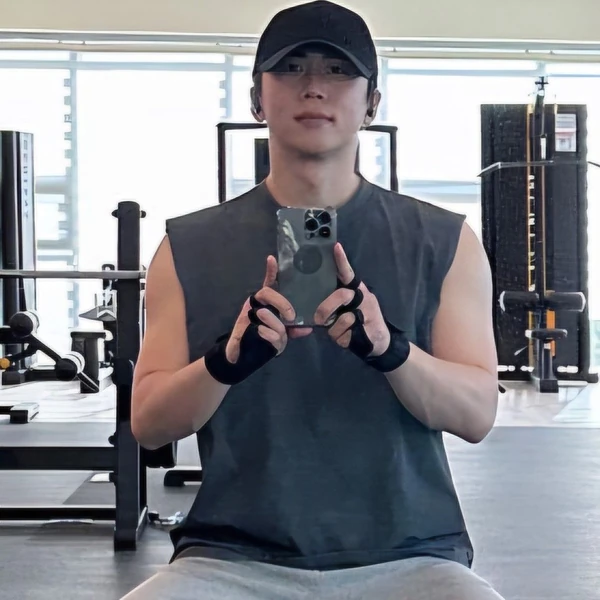 Popular photo full of fans’ love for Namgung Jin