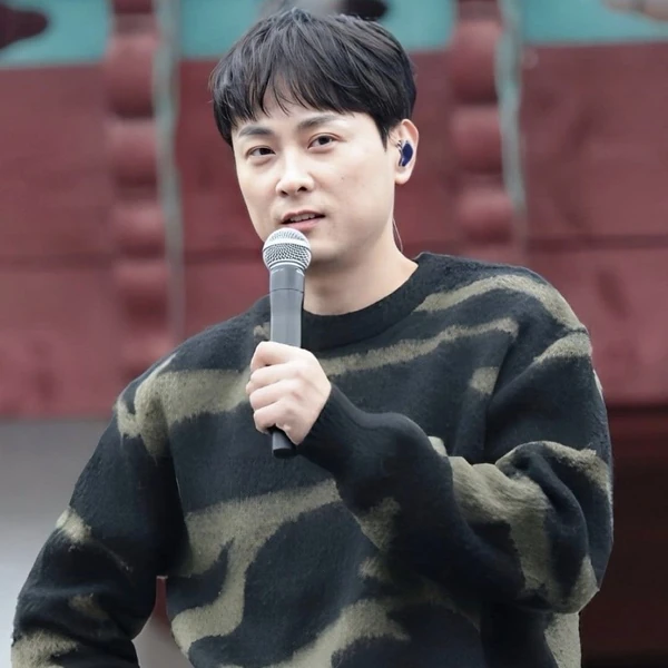 The most loved look of Min Kyunghoon today