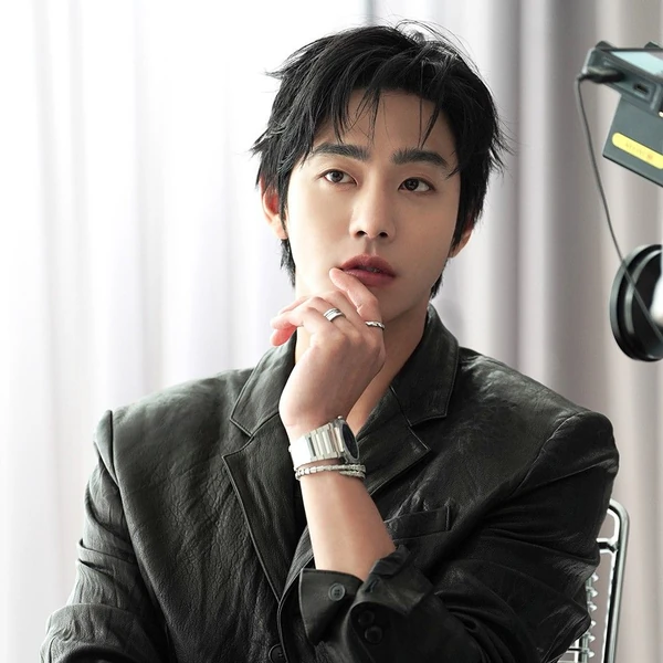 The most loved look of Ahn Hyoseop today