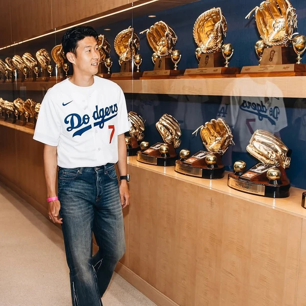 展现Son Heungmin魅力的代表照片