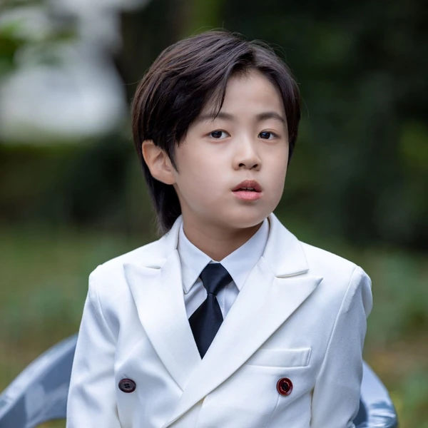 The most loved look of You Jiwoo today