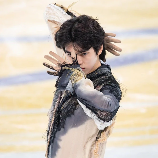 今天在Choeaedol Celeb中最闪耀的Cha Junhwan代表照片