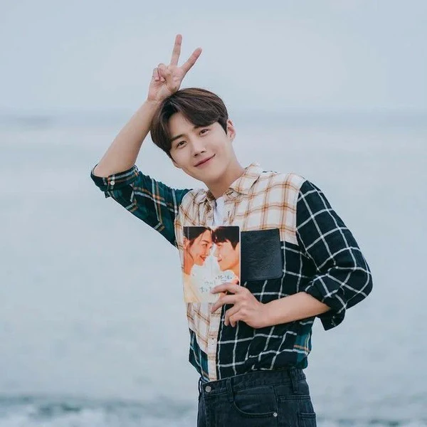 The most loved look of Kim Seonho today