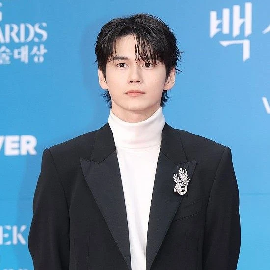 Popular photo full of fans’ love for Ong Seongwu