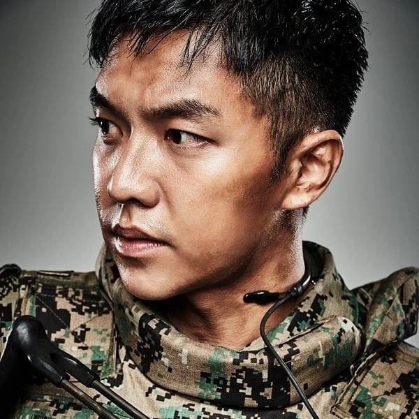 Foto populer Lee Seunggi yang penuh cinta dari penggemar