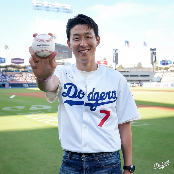 通过投票选出的Son Heungmin人气头像图像