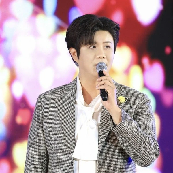 The most loved look of Jin Haesung today