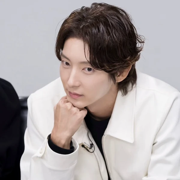 Penampilan Lee Joongi yang paling disukai hari ini