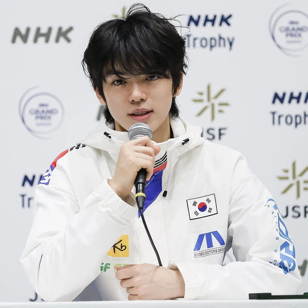 今天在Choeaedol Celeb中最閃耀的Cha Junhwan代表照片