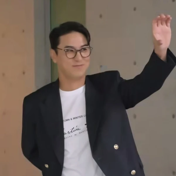 Foto populer Jang Minho yang penuh cinta dari penggemar