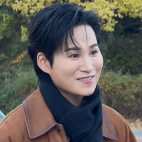 The most loved look of Kim Heejae today