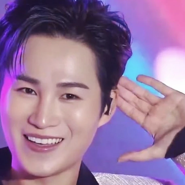 Popular photo full of fans’ love for Kim Heejae