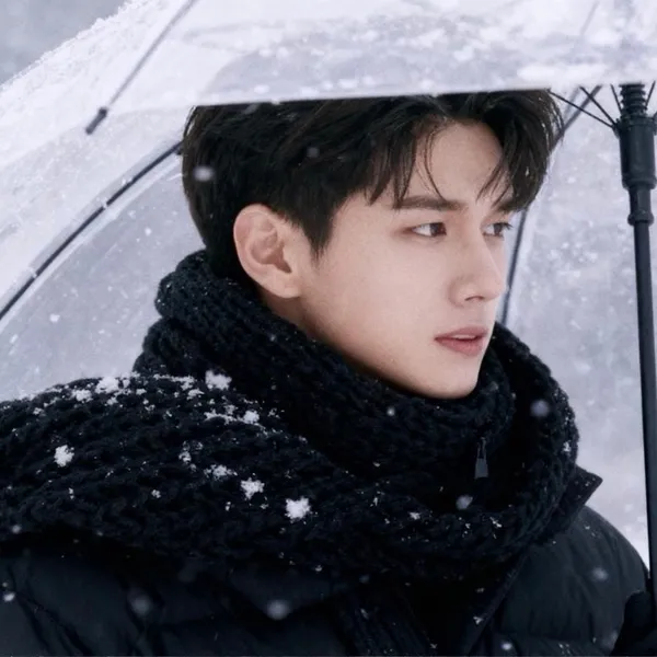 今天最受喜爱的邕圣祐模样